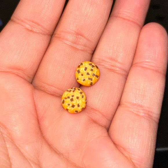 Cute Chocolate chip cookie 🍪 earrings - Picture 1 of 9
